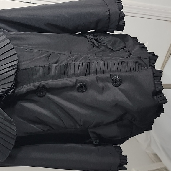 Lou Nardi Black Detachable Ruffle Trim Elegant Flowy Coat - Picture 4 of 15